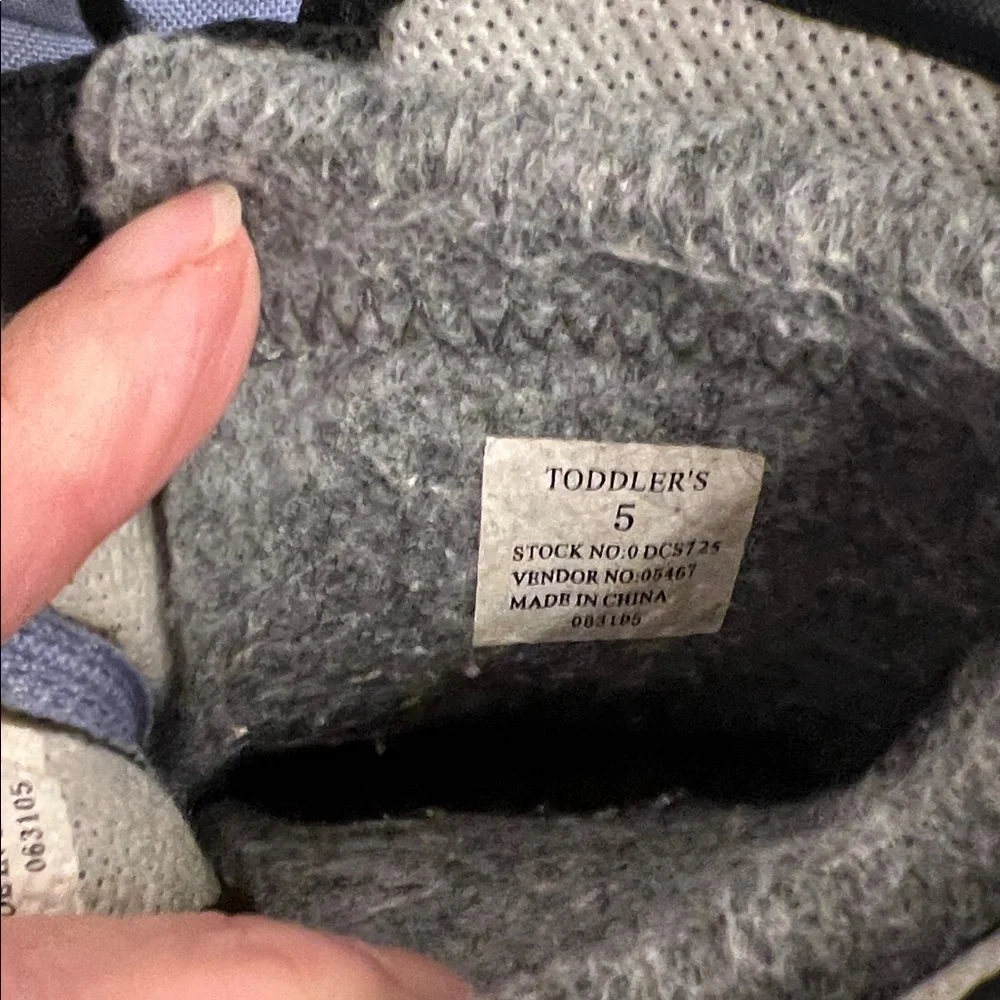 Size 5 L L Bean Kids Winter Waterproof Boots - Black and Gray Velcro. Exc cond